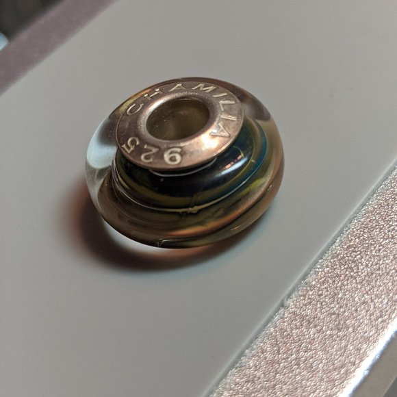 Chamelia glass charm - Picture 2 of 3